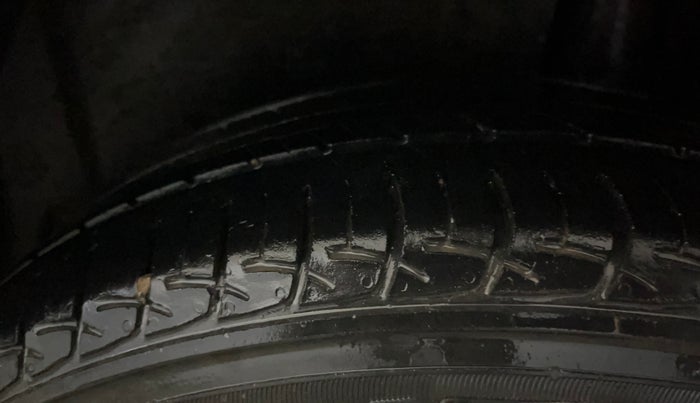 2017 Maruti Ertiga VXI, Petrol, Manual, 65,870 km, Left Rear Tyre Tread