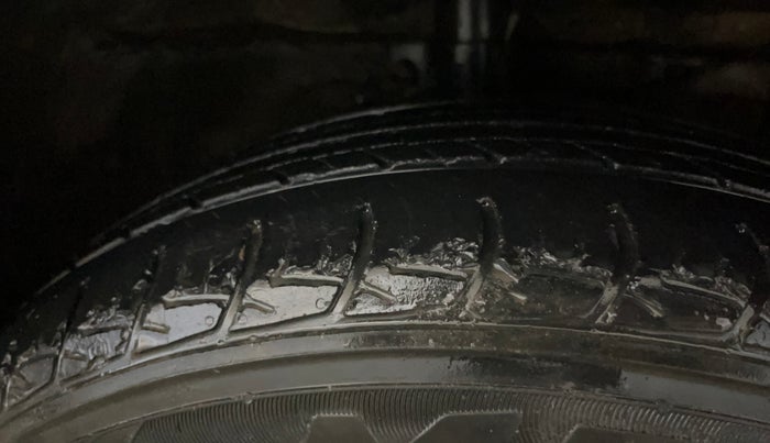 2017 Maruti Ertiga VXI, Petrol, Manual, 65,870 km, Right Front Tyre Tread