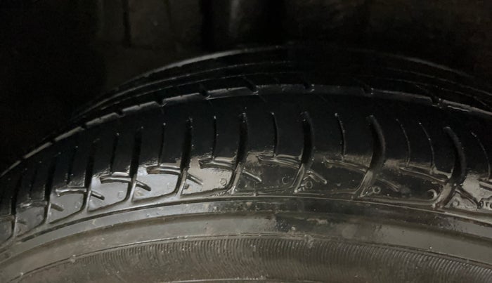 2017 Maruti Ertiga VXI, Petrol, Manual, 65,870 km, Right Rear Tyre Tread