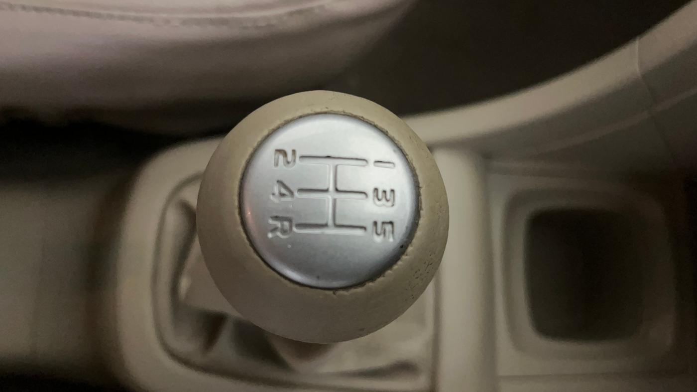 2017 Maruti Ertiga VXI, Petrol, Manual, 65,870 km, Gear Lever