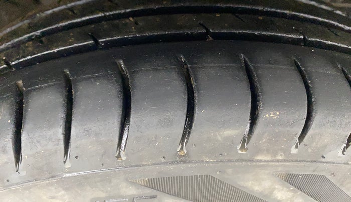 2012 Hyundai Eon ERA +, Petrol, Manual, 65,791 km, Right Front Tyre Tread