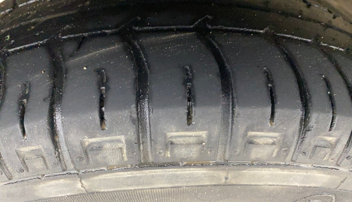 2012 Hyundai Eon ERA +, Petrol, Manual, 65,791 km, Right Rear Tyre Tread