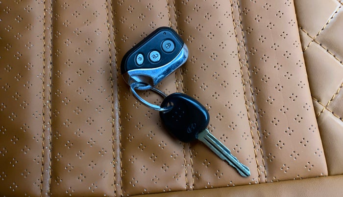 2012 Hyundai Eon ERA +, Petrol, Manual, 65,791 km, Key Close Up