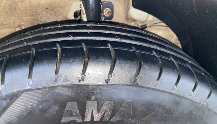 2020 Maruti Swift VXI, Petrol, Manual, 88,473 km, Right Front Tyre Tread