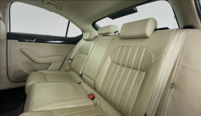 2017 Skoda Superb 1.8 TSI LK AT, Petrol, Automatic, 45,280 km, Right Side Rear Door Cabin