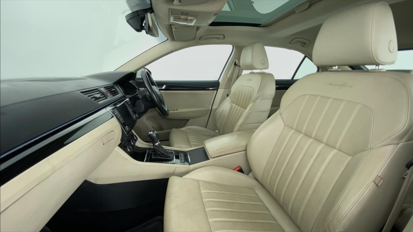 2017 Skoda Superb 1.8 TSI LK AT, Petrol, Automatic, 45,280 km, Right Side Front Door Cabin
