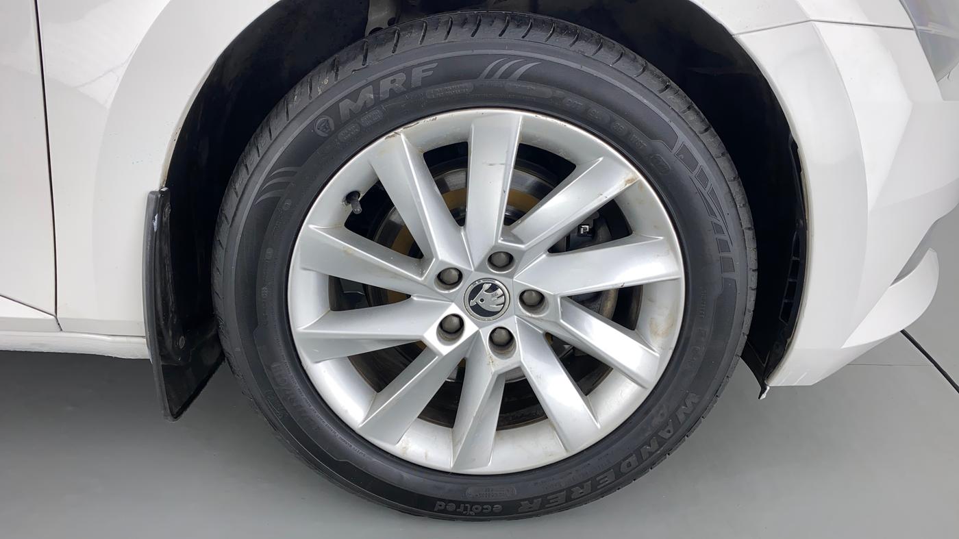 2017 Skoda Superb 1.8 TSI LK AT, Petrol, Automatic, 45,280 km, Right Front Wheel