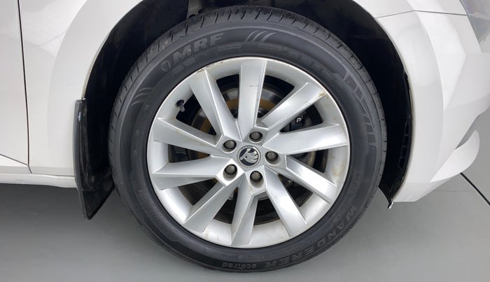 2017 Skoda Superb 1.8 TSI LK AT, Petrol, Automatic, 45,280 km, Right Front Wheel