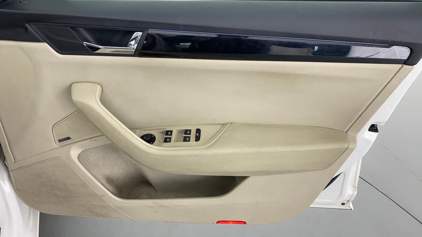 2017 Skoda Superb 1.8 TSI LK AT, Petrol, Automatic, 45,280 km, Driver Side Door Panels Control
