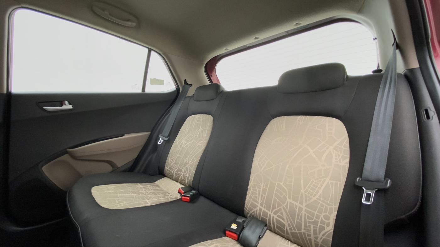 2016 Hyundai Grand i10 SPORTZ 1.2 KAPPA VTVT, Petrol, Manual, 31,082 km, Right Side Rear Door Cabin