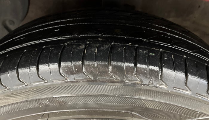 2015 Hyundai Grand i10 SPORTZ 1.2 KAPPA VTVT, Petrol, Manual, 50,396 km, Left Front Tyre Tread