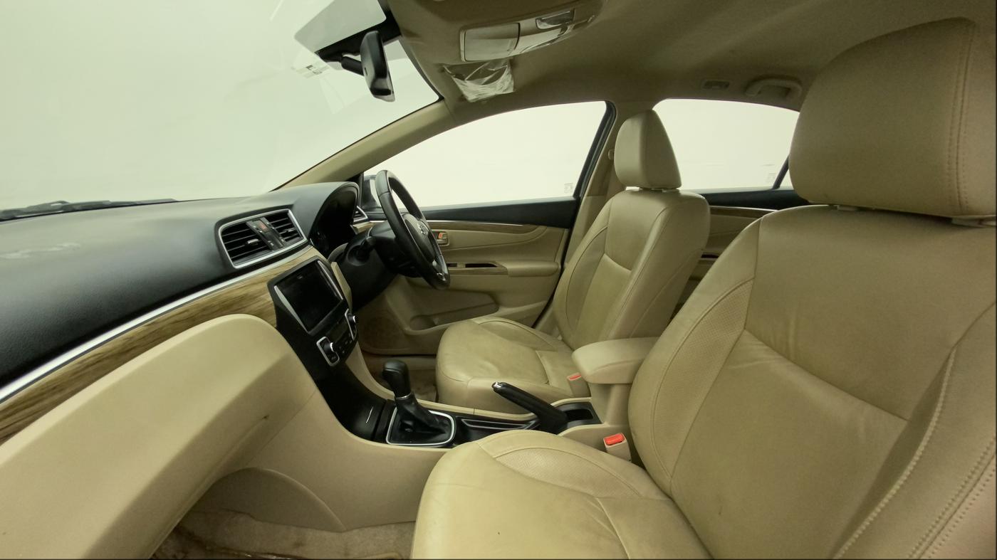 2019 Maruti Ciaz ALPHA  AT 1.5 SHVS PETROL, Petrol, Automatic, 47,734 km, Right Side Front Door Cabin