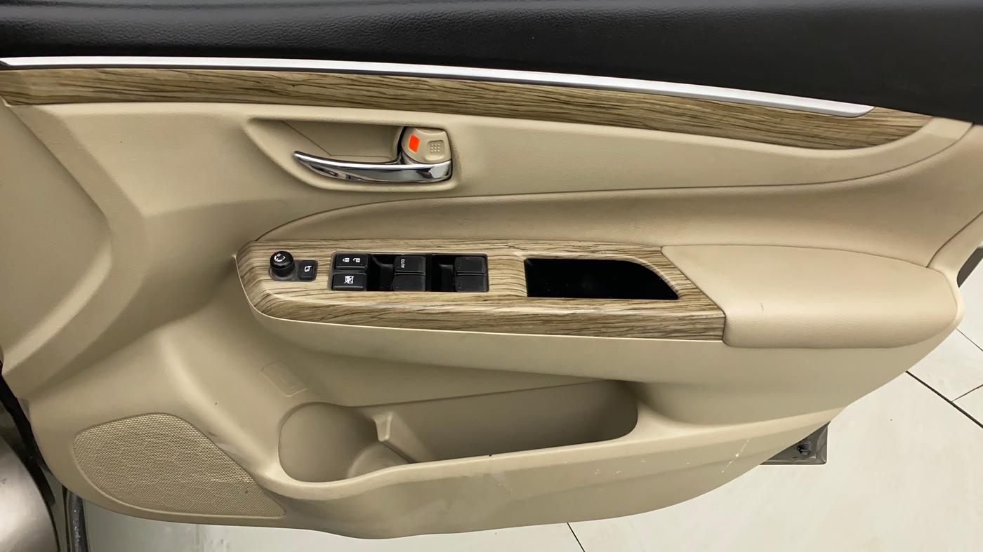 2019 Maruti Ciaz ALPHA  AT 1.5 SHVS PETROL, Petrol, Automatic, 47,734 km, Driver Side Door Panels Control