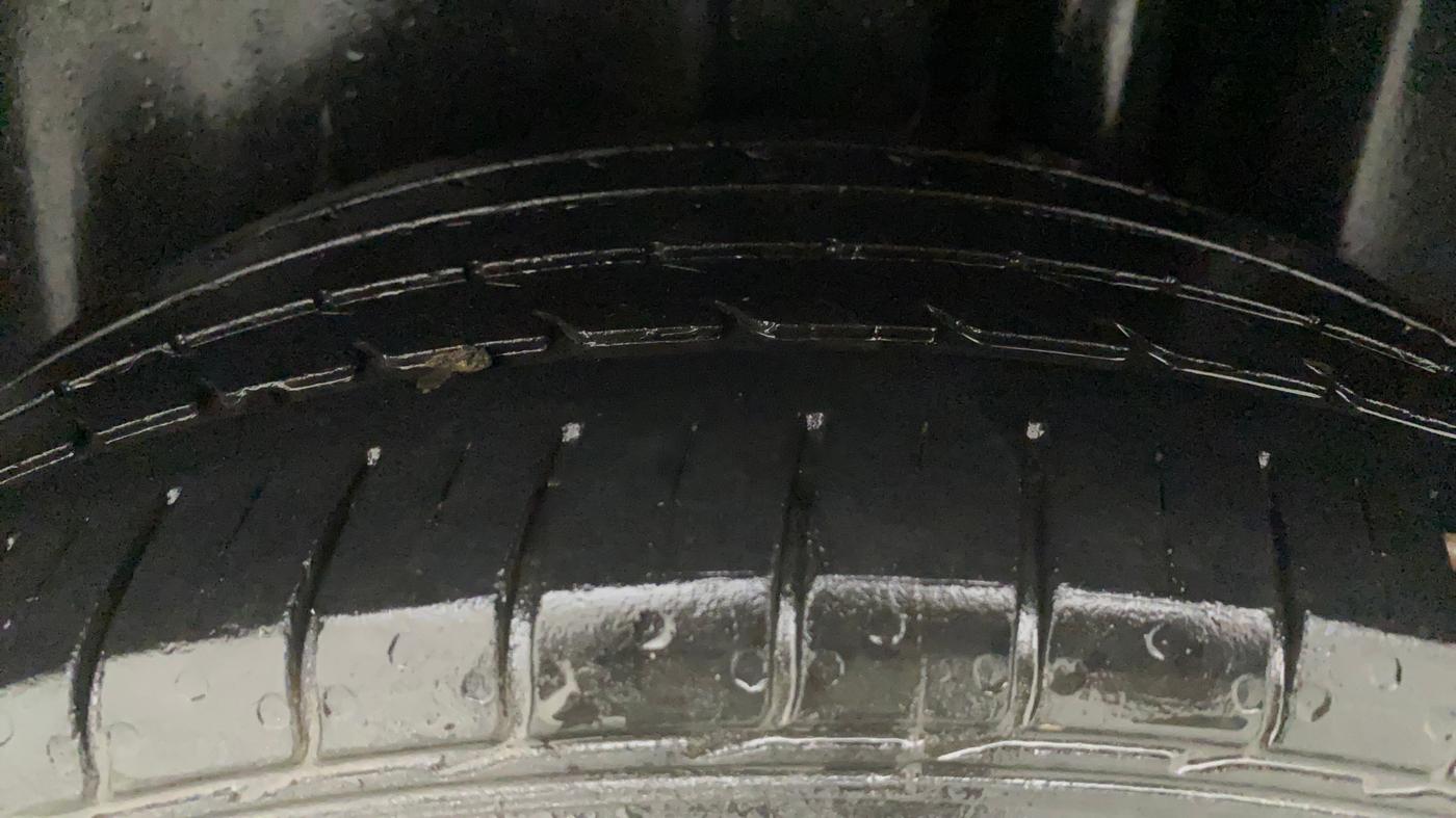 2019 Maruti Ciaz ALPHA  AT 1.5 SHVS PETROL, Petrol, Automatic, 47,734 km, Left Rear Tyre Tread