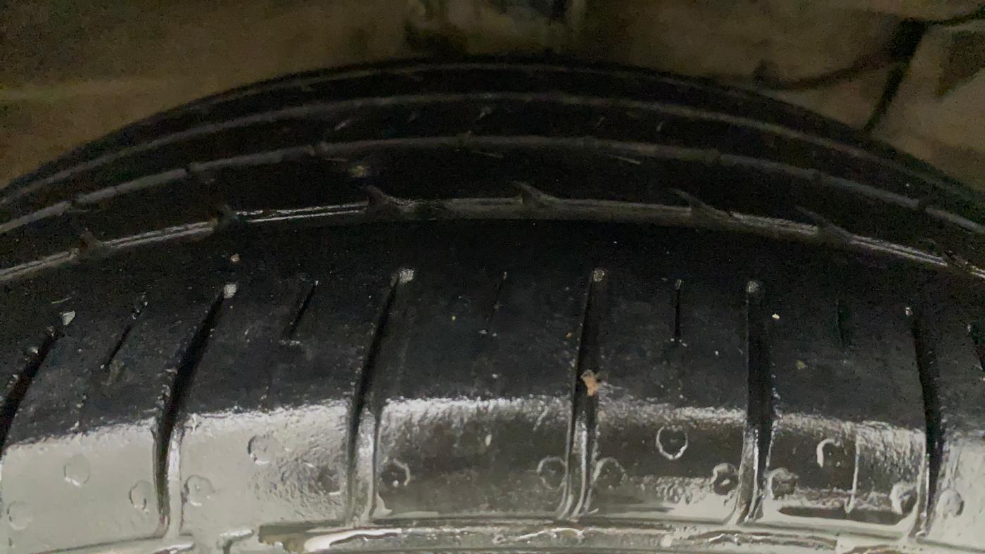 2019 Maruti Ciaz ALPHA  AT 1.5 SHVS PETROL, Petrol, Automatic, 47,734 km, Right Front Tyre Tread