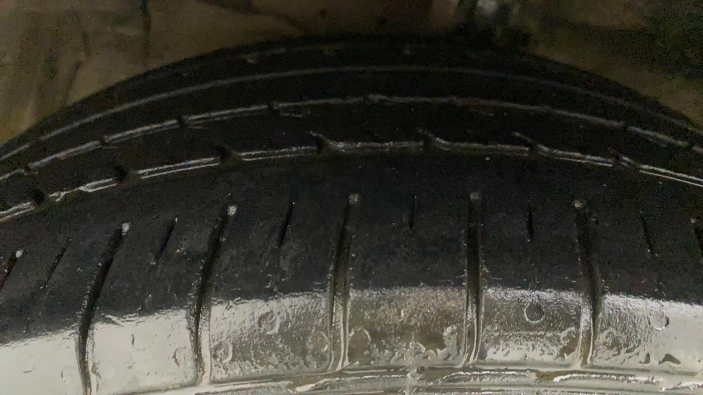 2019 Maruti Ciaz ALPHA  AT 1.5 SHVS PETROL, Petrol, Automatic, 47,734 km, Left Front Tyre Tread