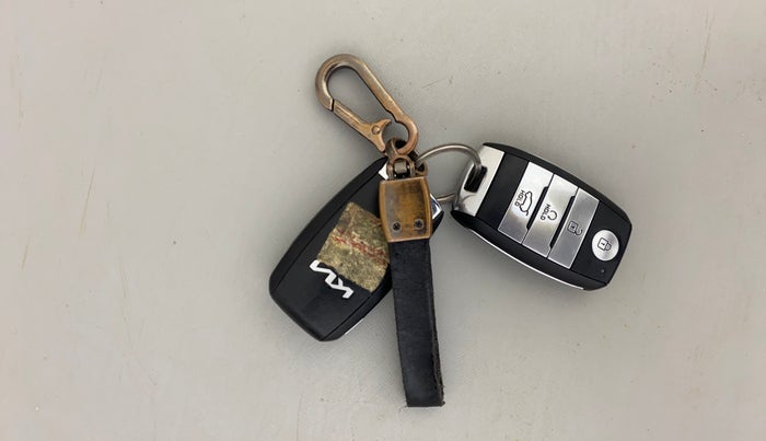 2021 KIA SONET GTX PLUS 1.5 AT, Diesel, Automatic, 38,074 km, Key Close Up