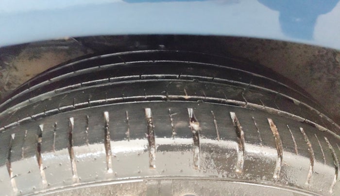 2016 Maruti Baleno ALPHA PETROL 1.2, Petrol, Manual, 67,811 km, Left Front Tyre Tread