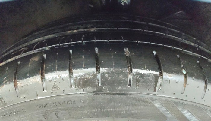 2016 Maruti Baleno ALPHA PETROL 1.2, Petrol, Manual, 67,811 km, Right Front Tyre Tread