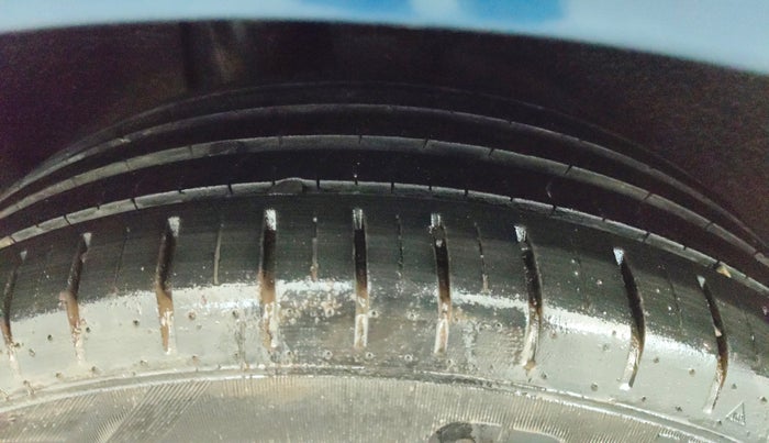 2016 Maruti Baleno ALPHA PETROL 1.2, Petrol, Manual, 67,811 km, Right Rear Tyre Tread