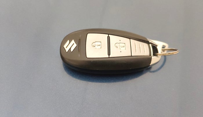 2016 Maruti Baleno ALPHA PETROL 1.2, Petrol, Manual, 67,811 km, Key Close Up