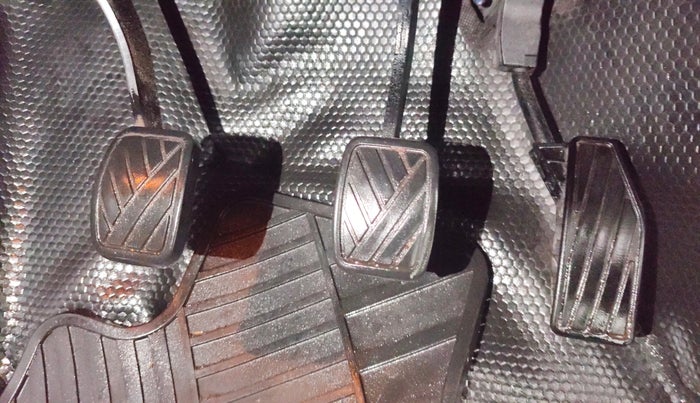 2016 Maruti Baleno ALPHA PETROL 1.2, Petrol, Manual, 67,811 km, Pedals