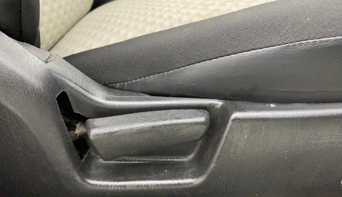2019 Maruti Alto VXI, Petrol, Manual, 76,984 km, Driver Side Adjustment Panel