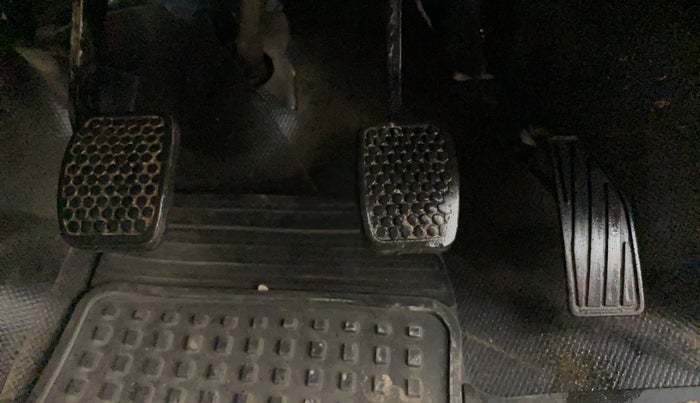 2019 Maruti Alto VXI, Petrol, Manual, 76,984 km, Pedals