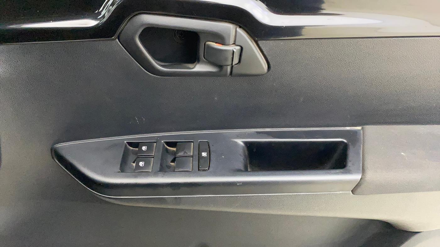 2017 Mahindra KUV 100 NXT K8 P 6 STR, Petrol, Manual, 23,027 km, Driver Side Door Panels Control
