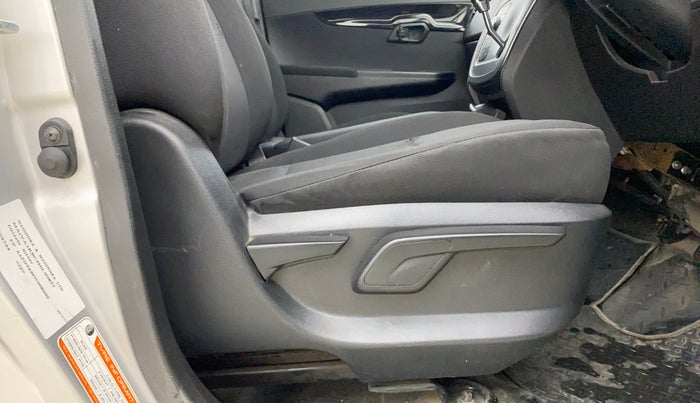 2017 Mahindra KUV 100 NXT K8 P 6 STR, Petrol, Manual, 23,027 km, Driver Side Adjustment Panel