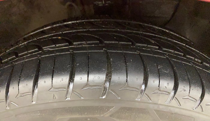 2015 Hyundai Elite i20 SPORTZ 1.2 (O), Petrol, Manual, 73,810 km, Right Front Tyre Tread