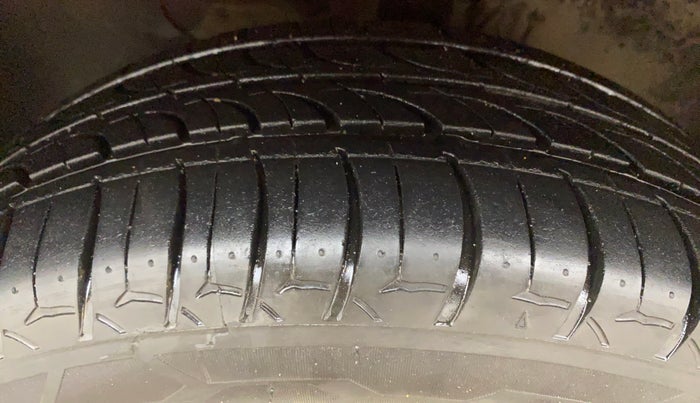 2015 Hyundai Elite i20 SPORTZ 1.2 (O), Petrol, Manual, 73,810 km, Left Front Tyre Tread