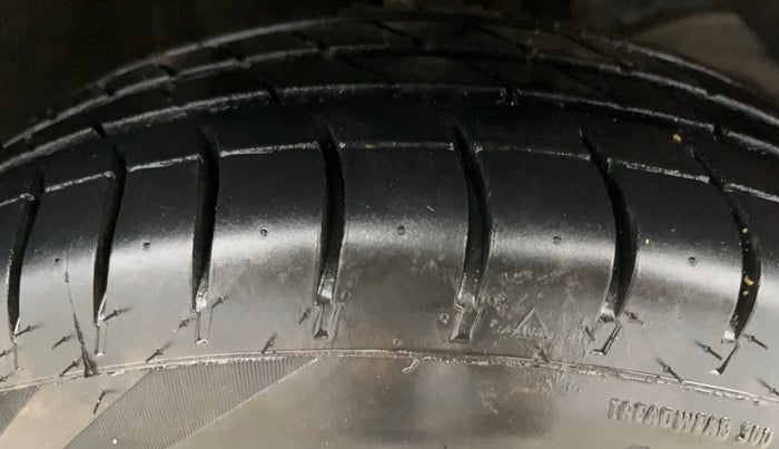 2017 Maruti Baleno DELTA PETROL 1.2, Petrol, Manual, 58,660 km, Right Front Tyre Tread