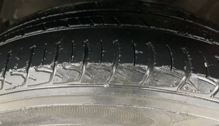 2017 Maruti Baleno DELTA PETROL 1.2, Petrol, Manual, 58,660 km, Left Front Tyre Tread