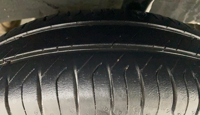 2017 Renault Kwid RXT 1.0 AMT, Petrol, Automatic, 24,632 km, Left Rear Tyre Tread