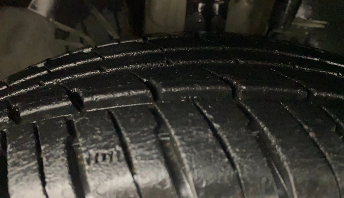 2017 Renault Kwid RXT 1.0 AMT, Petrol, Automatic, 24,632 km, Right Front Tyre Tread