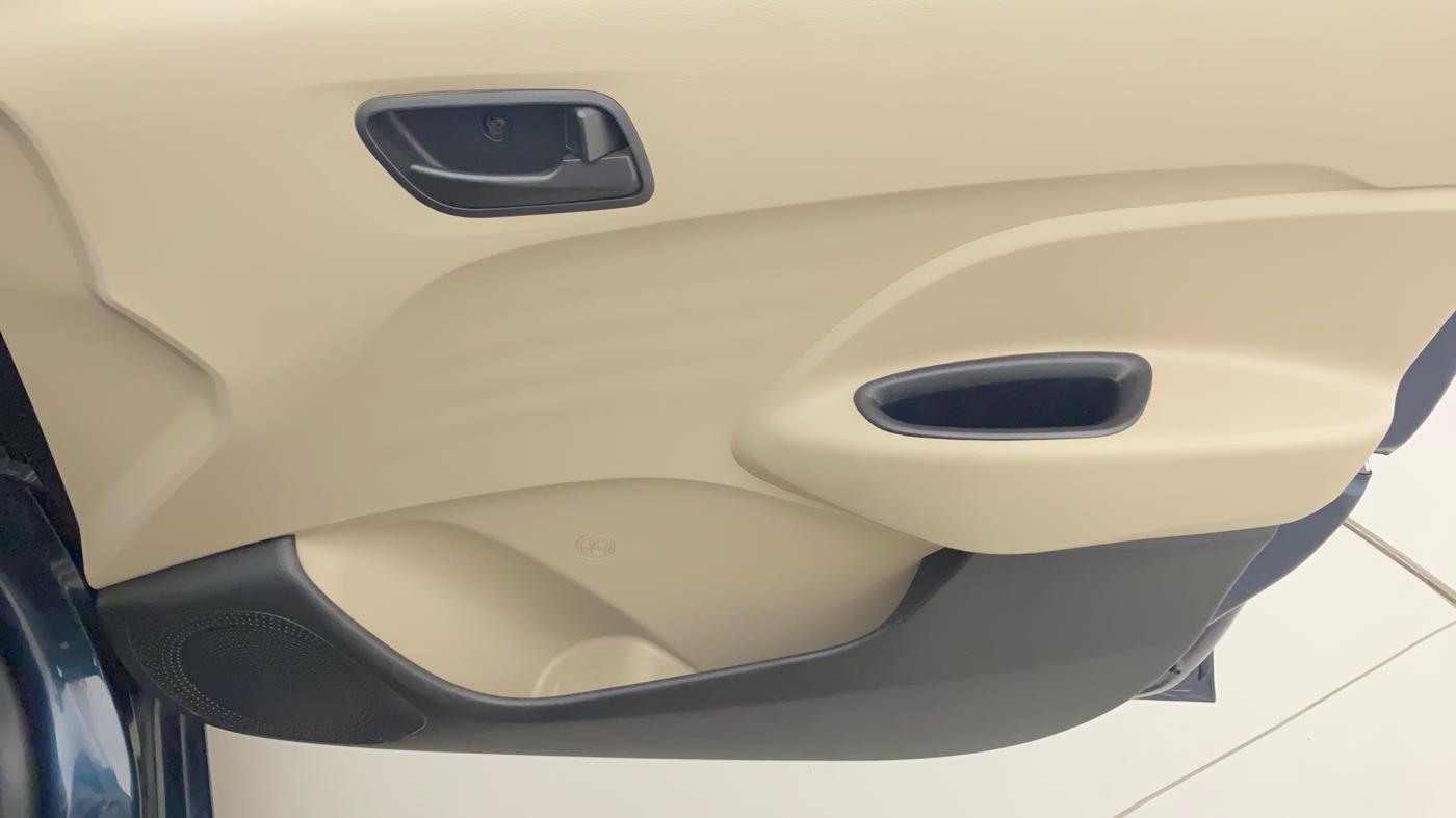 2020 Hyundai NEW SANTRO MAGNA 1.1 CORPORATE EDITION, Petrol, Manual, 44,083 km, Driver Side Door Panels Control