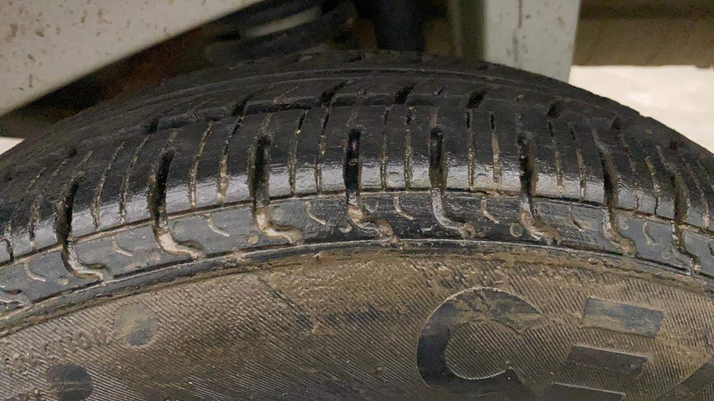 2019 Maruti Eeco 7 STR, Petrol, Manual, 70,087 km, Left Rear Tyre Tread