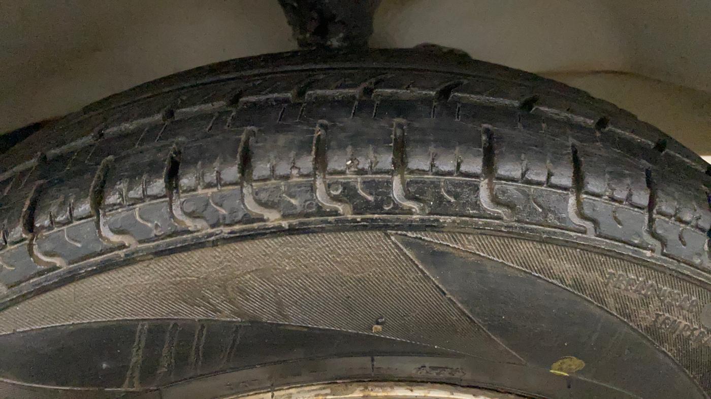 2019 Maruti Eeco 7 STR, Petrol, Manual, 70,087 km, Right Front Tyre Tread