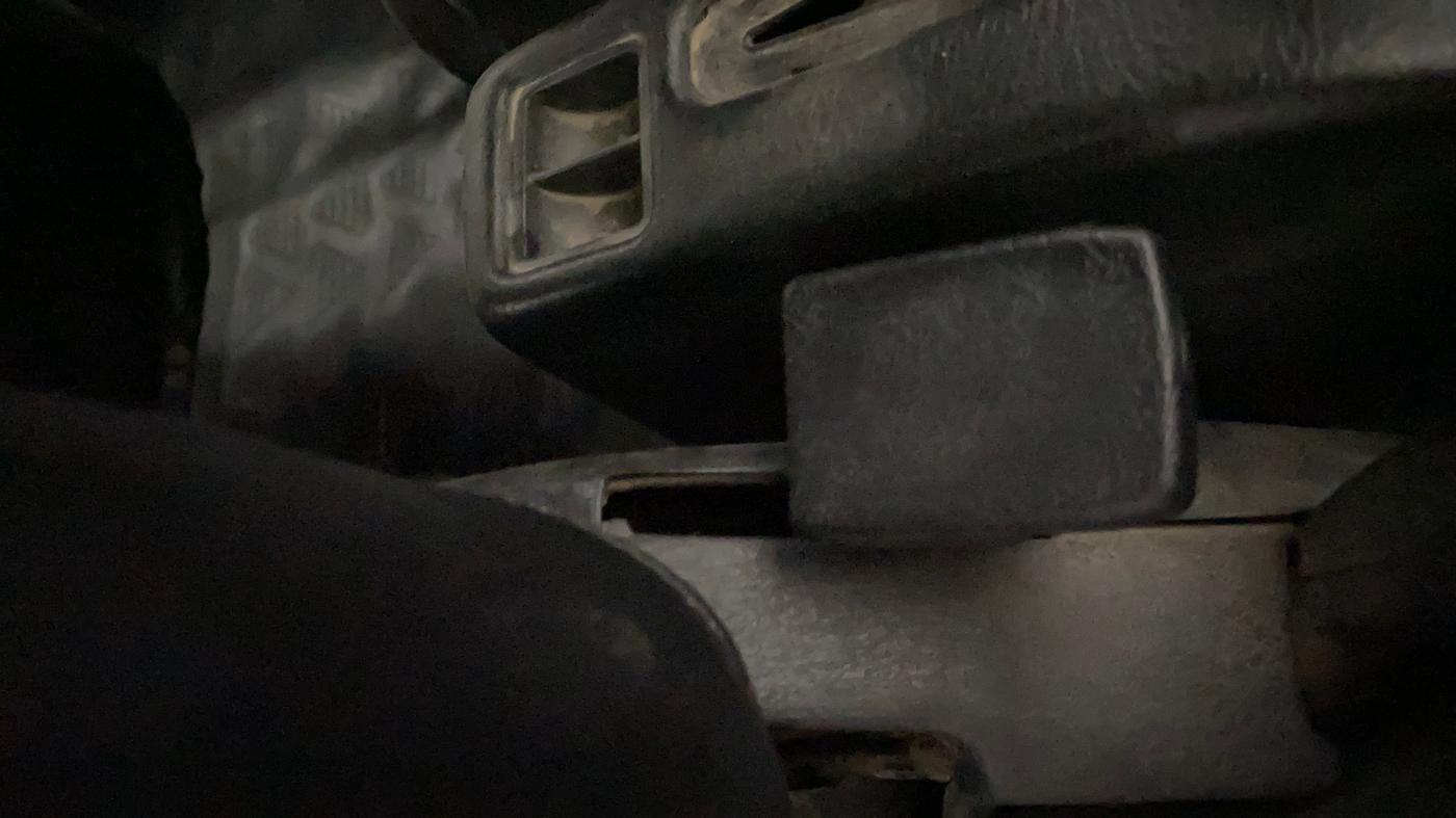 2019 Maruti Eeco 7 STR, Petrol, Manual, 70,087 km, Driver Side Adjustment Panel