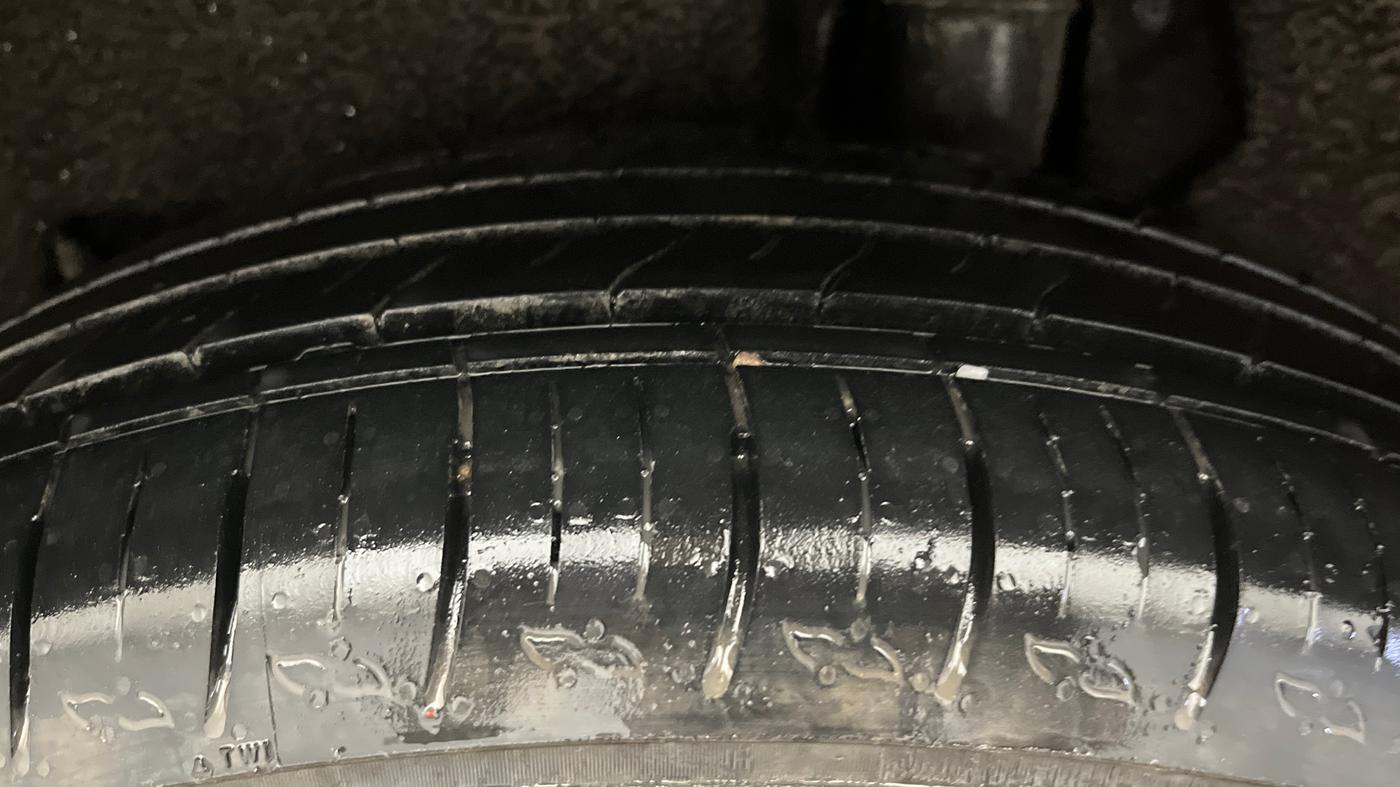 2023 Mahindra XUV700 AX 5 P AT 5 STR, Petrol, Automatic, 11,182 km, Left Rear Tyre Tread