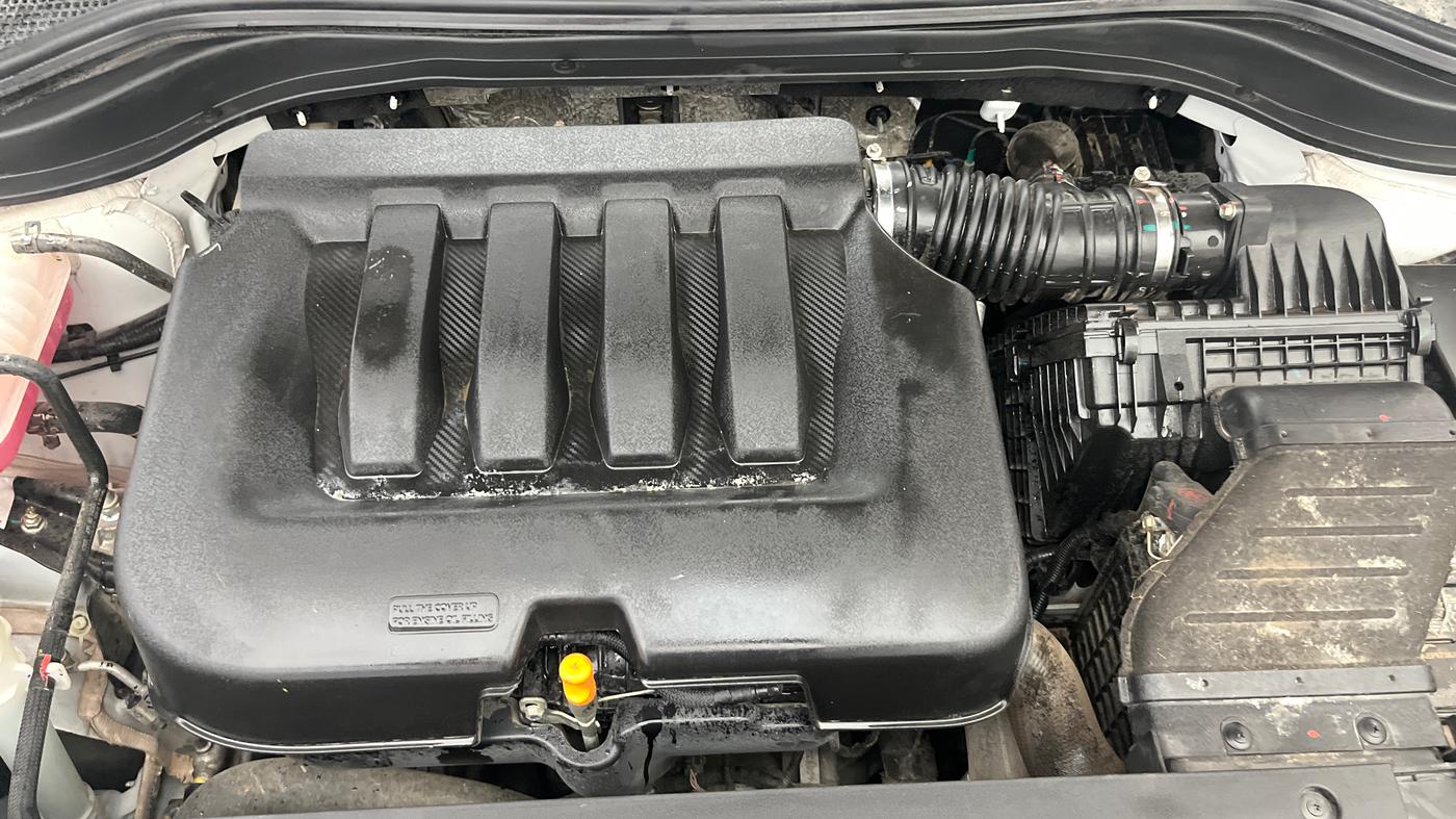 2023 Mahindra XUV700 AX 5 P AT 5 STR, Petrol, Automatic, 11,182 km, Engine View