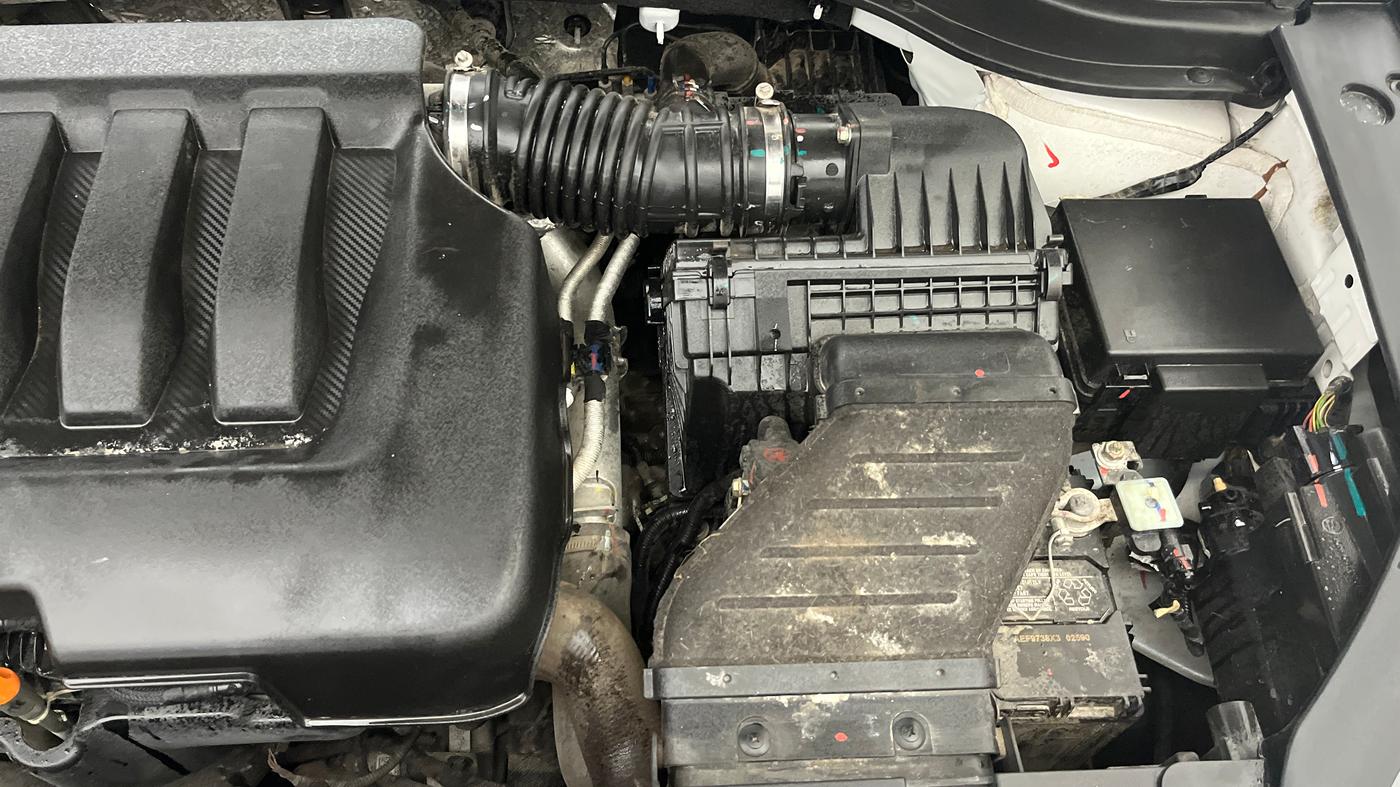 2023 Mahindra XUV700 AX 5 P AT 5 STR, Petrol, Automatic, 11,182 km, Engine View - Left