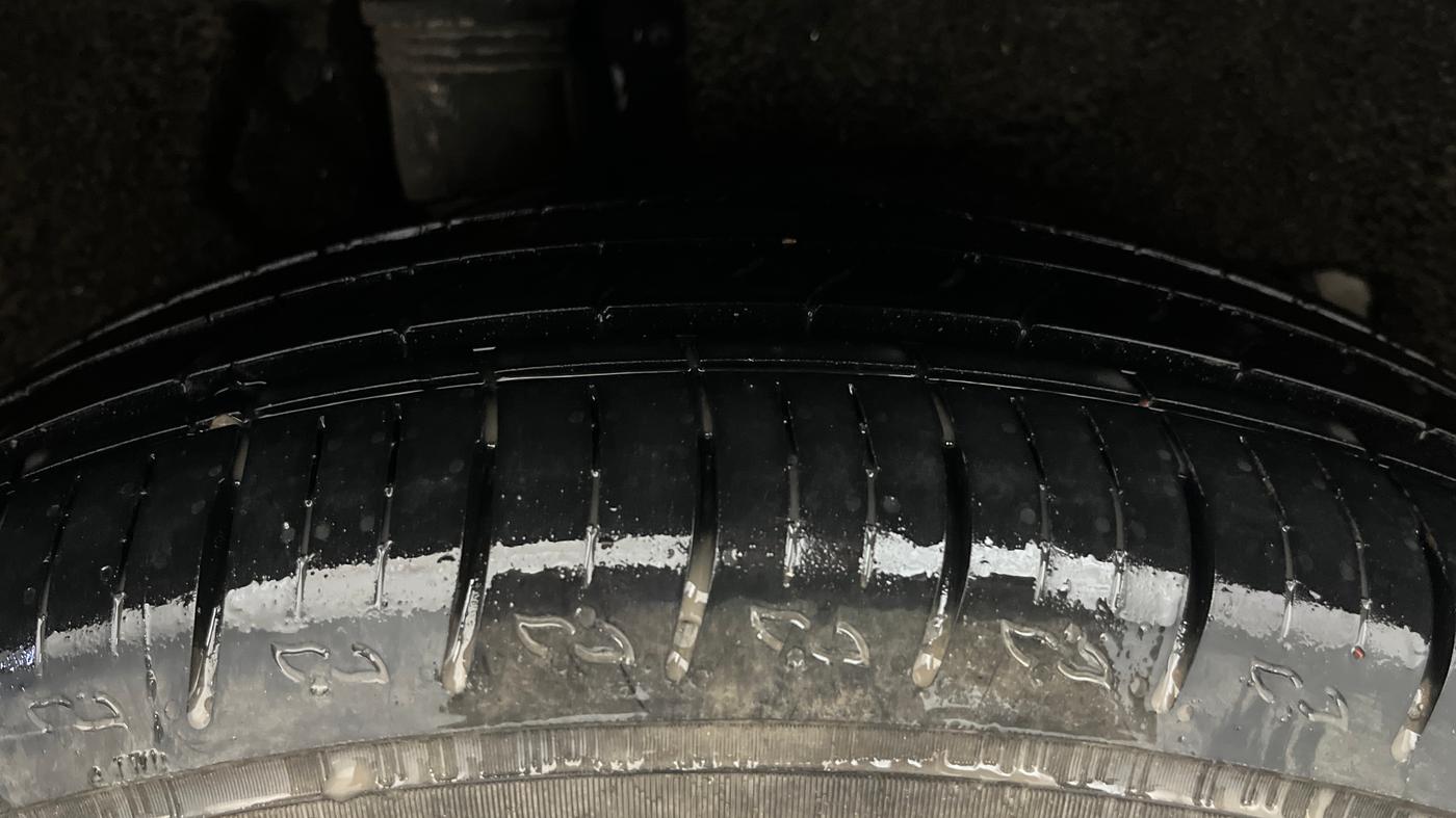 2023 Mahindra XUV700 AX 5 P AT 5 STR, Petrol, Automatic, 11,182 km, Right Rear Tyre Tread