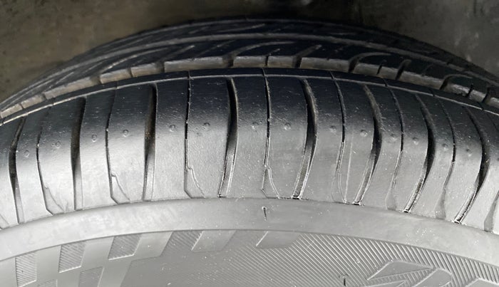 2012 Hyundai Eon MAGNA O, Petrol, Manual, 52,122 km, Right Front Tyre Tread