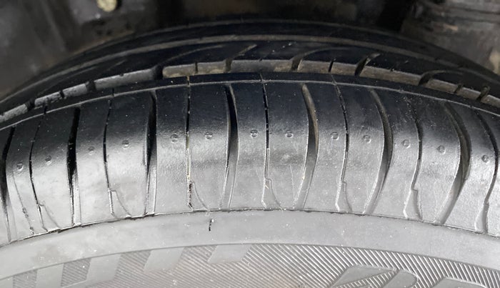 2012 Hyundai Eon MAGNA O, Petrol, Manual, 52,122 km, Left Rear Tyre Tread