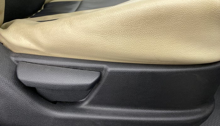 2012 Hyundai Eon MAGNA O, Petrol, Manual, 52,122 km, Driver Side Adjustment Panel