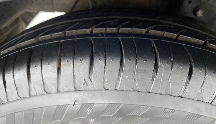 2012 Hyundai Eon MAGNA O, Petrol, Manual, 52,122 km, Right Rear Tyre Tread