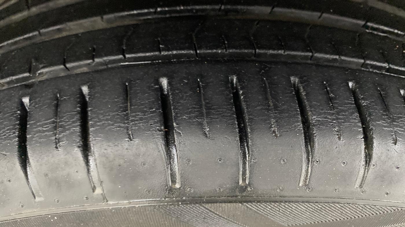 2021 Toyota Glanza G, Petrol, Manual, 32,559 km, Left Front Tyre Tread