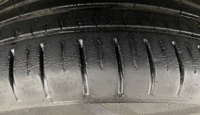 2021 Toyota Glanza G, Petrol, Manual, 32,559 km, Left Front Tyre Tread